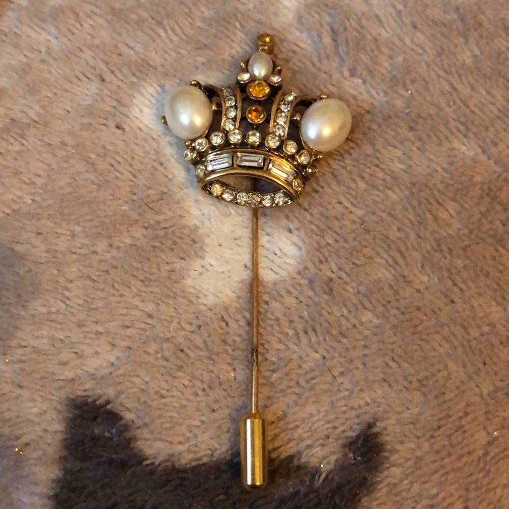 Vintage crown brooch
